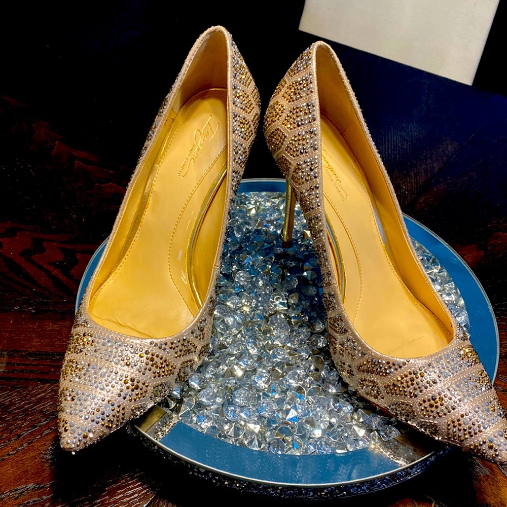 Vince Camuto Like new Used once Size 9.5